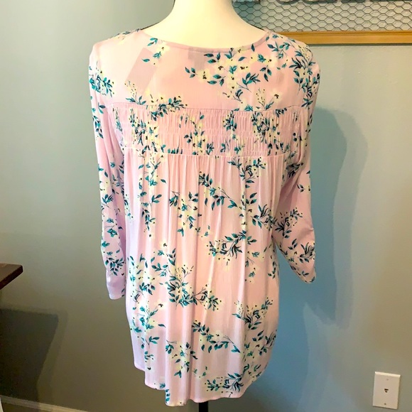 Torrid Pink Floral Button-Front Blouse! NWT! Size 00X - Picture 4 of 7